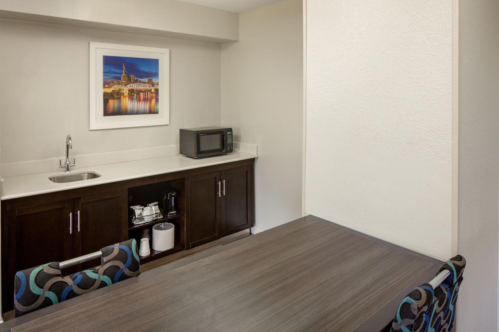 Hampton Inn & Suites Nashville-Airport Buitenkant foto