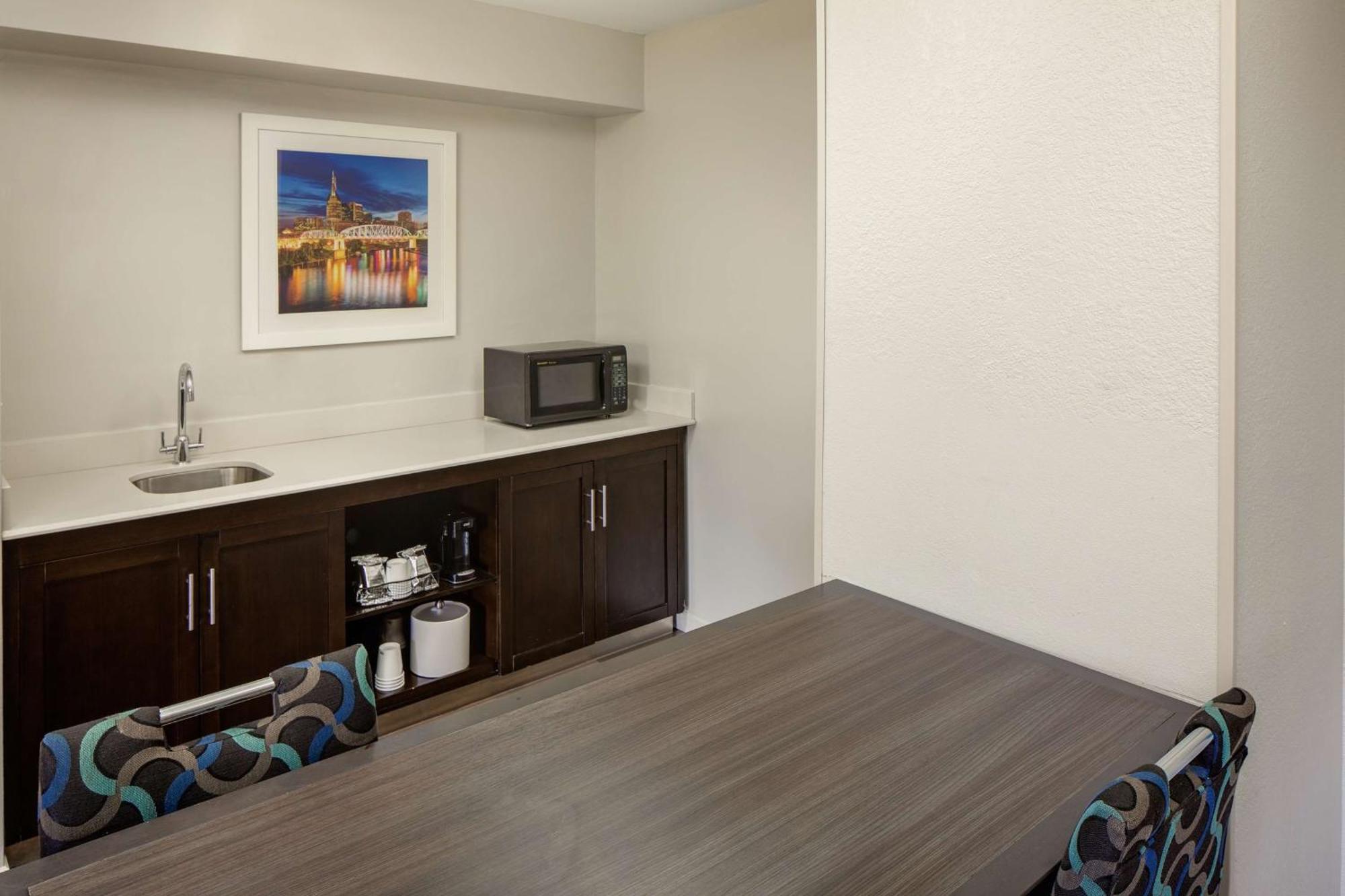 Hampton Inn & Suites Nashville-Airport Buitenkant foto