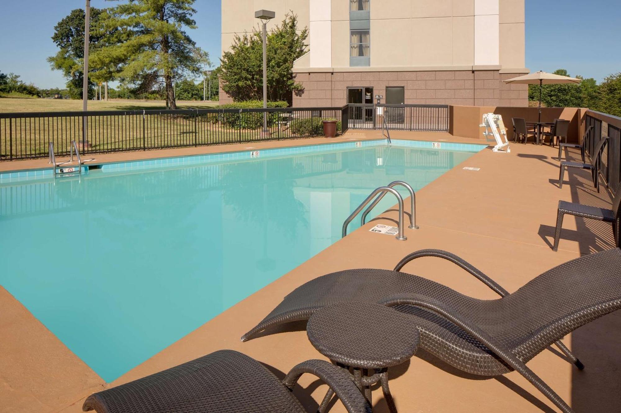 Hampton Inn & Suites Nashville-Airport Buitenkant foto